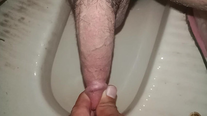Hot pissing handjob