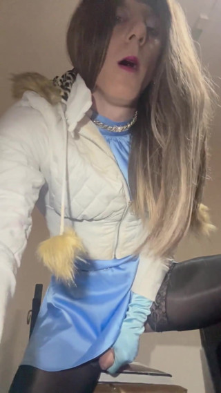 Jess Silk Rides Dildo