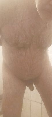 CUTE HAIRY DAD BATHING