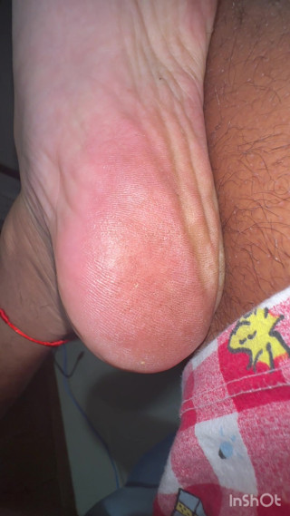 feet up close for you to idolize