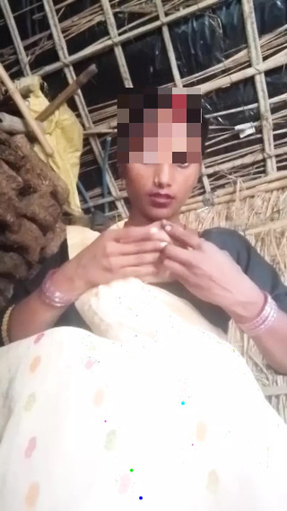 Desi aunty's chut ki malai nikal li finger kar