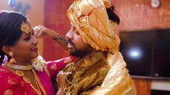 Raja ne naukrani ko sona dekar khusi khusi chod diya