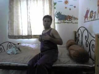 Webcam Cd Gay Btm Striping And Inviting Her Men On The Bed