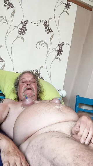 I lay horny in my bed waiting for you
