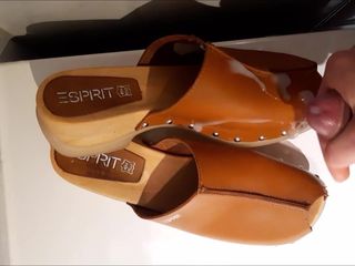 Cum on light brown Esprit Clogs