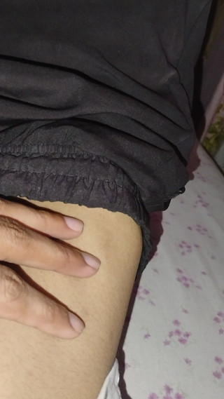 Who wanna lick my waist