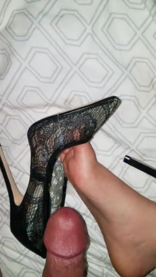 lace pump filled on her feet..
