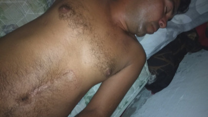 hot man descansa