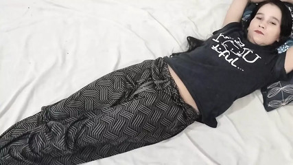 Village girl ko paise dekar jabar dasti pakad ke pel diya