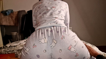 18-year-old virgin stepdaughter comes to my bed and ends up losing her virginity for the first time