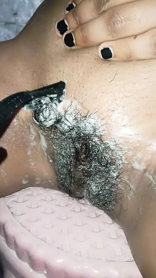 Desi girl pacified the heat herself