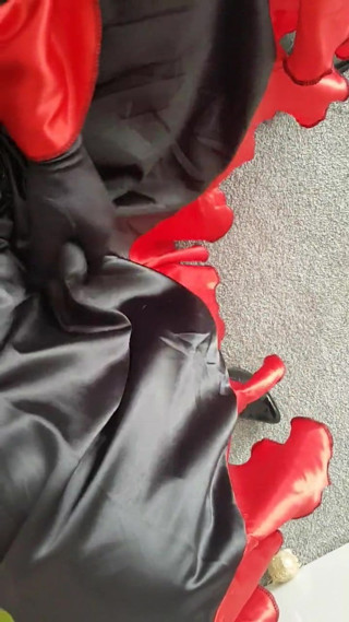 Satin Schwanz Wichsen