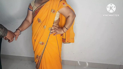 STEPMOM SON ROMANCE IN THE ABSENCE OF THE FATHER IN HINDI.