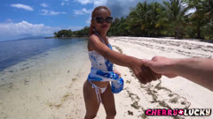 Beach quick blowjob
