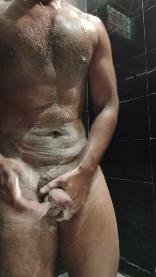 Indian hot hunk masterbating while shower