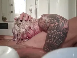 Live from the hot tub part 3 of 6: sucking cock and titsjob while camming in the bath