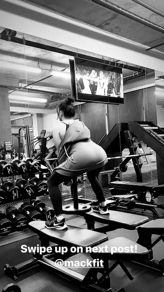 Ariel Winter - Booty Squats 2-7-2020