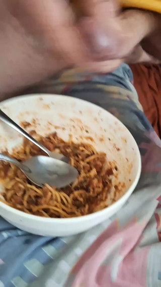 I eat my spaghetti on my bed and not only!! Laughing out loud