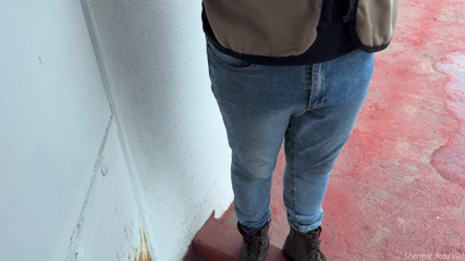 HOT CUSTOMER vs. SHY DELIVERY PERSON: He ended up falling into temptation and fucks me really hard on the couch.
