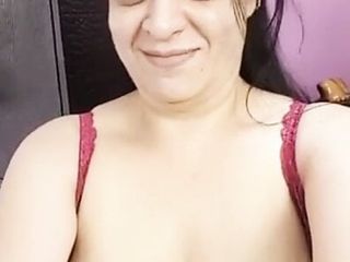 Desi aunty showing