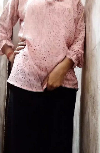 Hot bhabhi showing navel to her boyfriend sexy navel