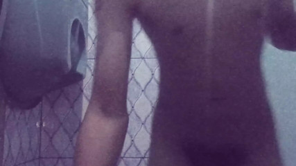 Guy when bathing his big dick is crazy