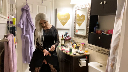 Emo Crossdresser Puts on Buttplug and Jerks Off