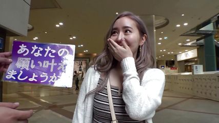 – H cup superb body that looks good in a flashy swimsuit! – Anyway, a lewd gal who loves sex! – With a skillful waist, a man also makes a squid and shot 3 times in a row! Part1