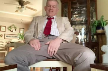 Masturbating 66 year old perv showing some feet