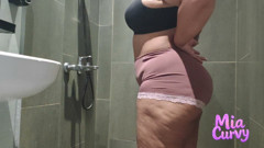 Candid Camera Peeking at a hot BBW wife while she's taking a shower.