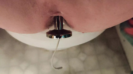 Asspussy plug expel