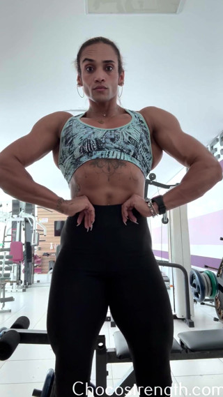 Black milf shakes core with merciless tightness