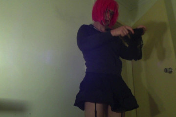 girl shows her bottom an trys panties