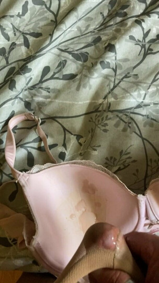 Cum her stained bra in pantyhose
