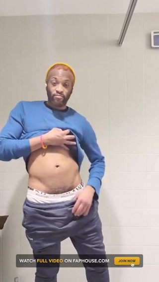 Kennie Jai Jerks off at Work
