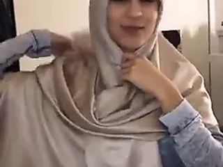 Hot Paki Hijab Girl