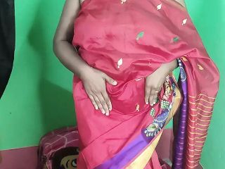 Desi bhabi Sruti massage her body with oils and boobs fuck with cucumber