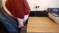 SSBBW belly slams on table earthshakes