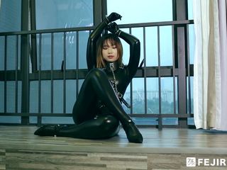 Fejira com &ndash; Captured girl in latex catsuit