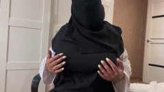 Moroccan Stepmom Gives JOI