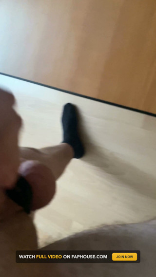 Cumshot with 15cm Cock Shocks Pornstars