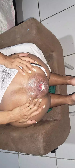 Cum in my ass! I love a cumshot in the ass.