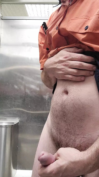Tradie Quick public toilets wank and cum