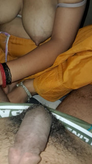 Madhu bhabhi ko choda completely naked kar uski bed par