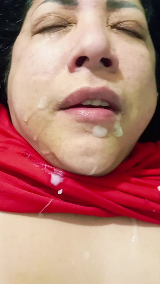 I surprise my stepmother with my cock in her mouth and she swallows my cum