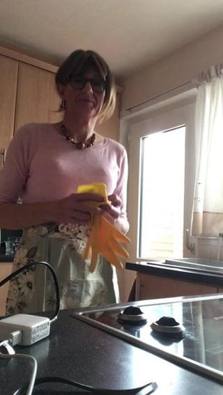 Rose 1950's housewife washes the dishes