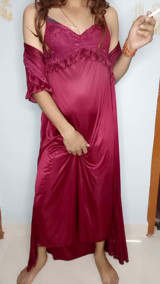 Meri mummy ne kal raat me isi satin nighty ko pahan ke apni chut ki ras chatai