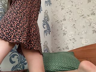 A student without panties fucks her ass