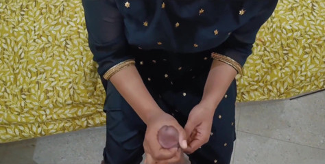 Indian College Babe Was Meet Boyfriend After Five Yers Ago and Fucking Hard in Doggy Style Outdoor