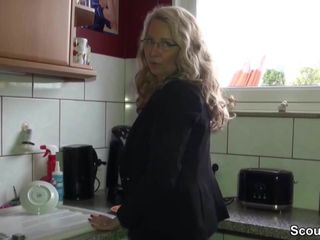 Geile Deutsche MILF mit Mega Titten fickt mit ihrem Chef